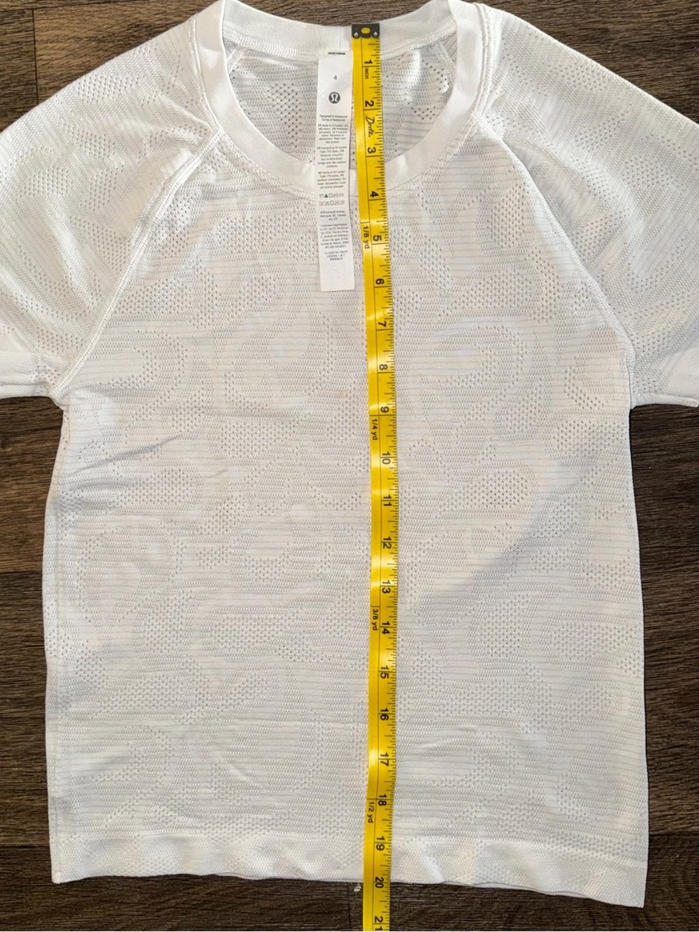 Lululemon Swiftly Tech Short Sleeve waist Length  Paisley
White Tee Women’s 4 - Picture 12 of 13